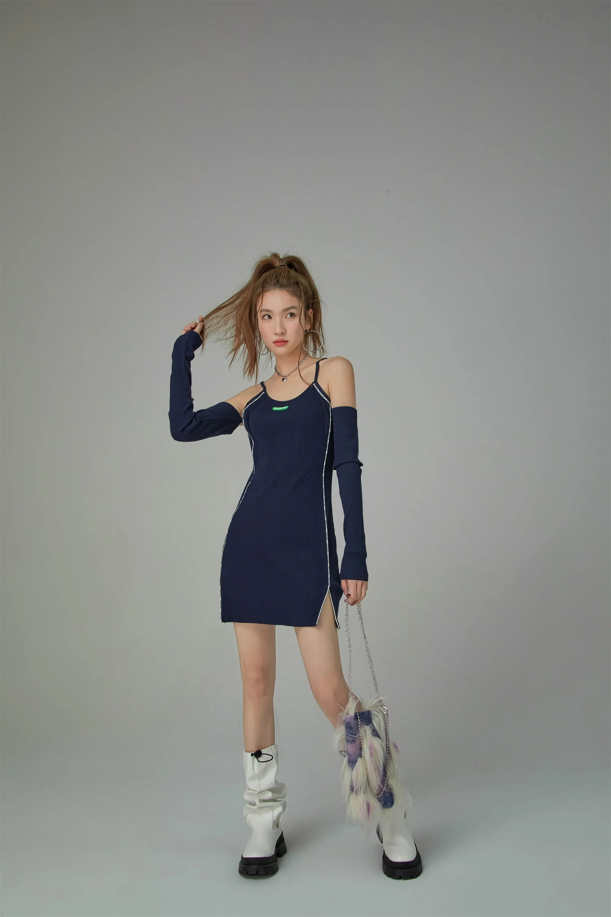 Open Shoulders Long-Sleeved Mini Dress