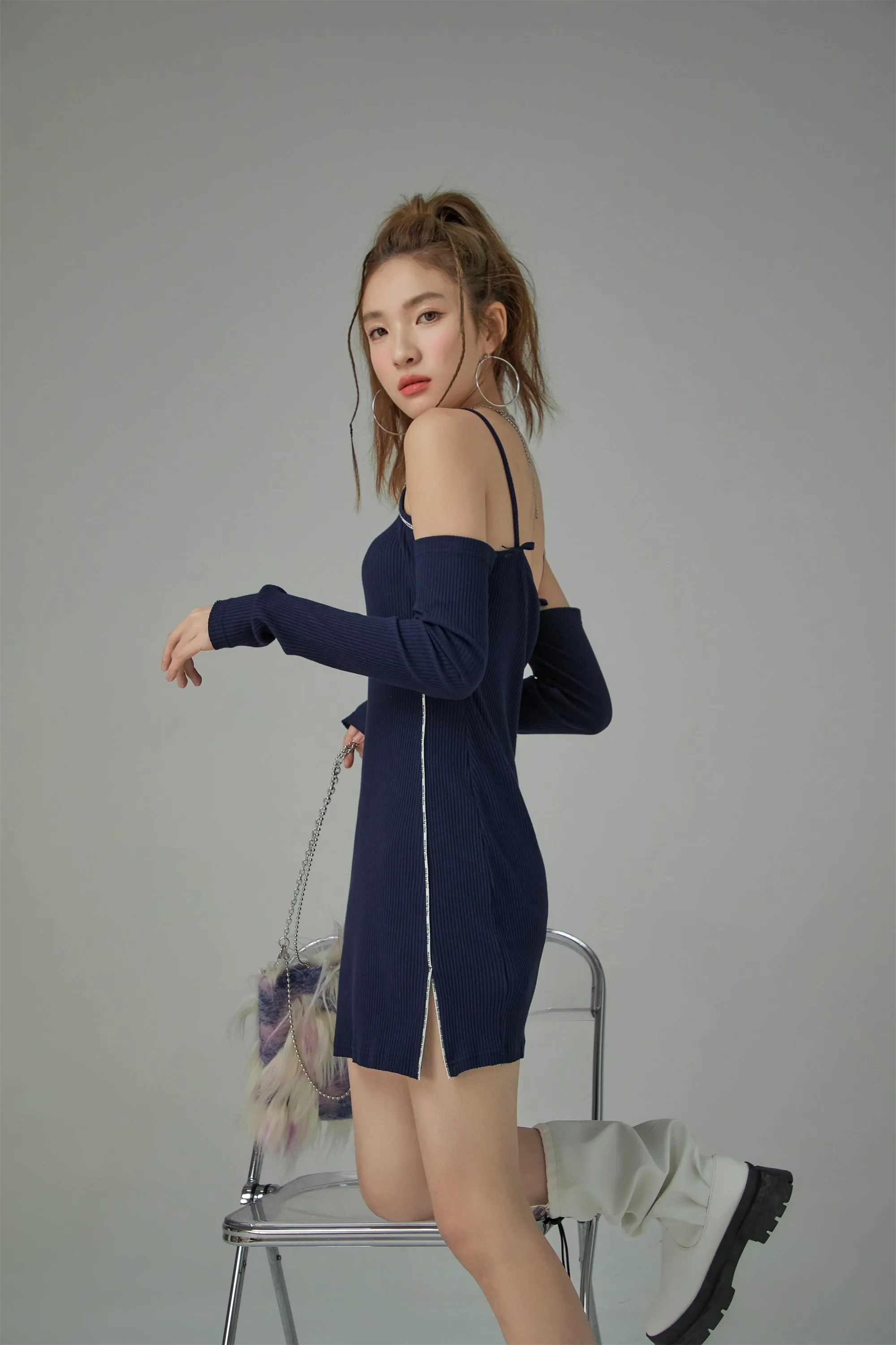 Open Shoulders Long-Sleeved Mini Dress